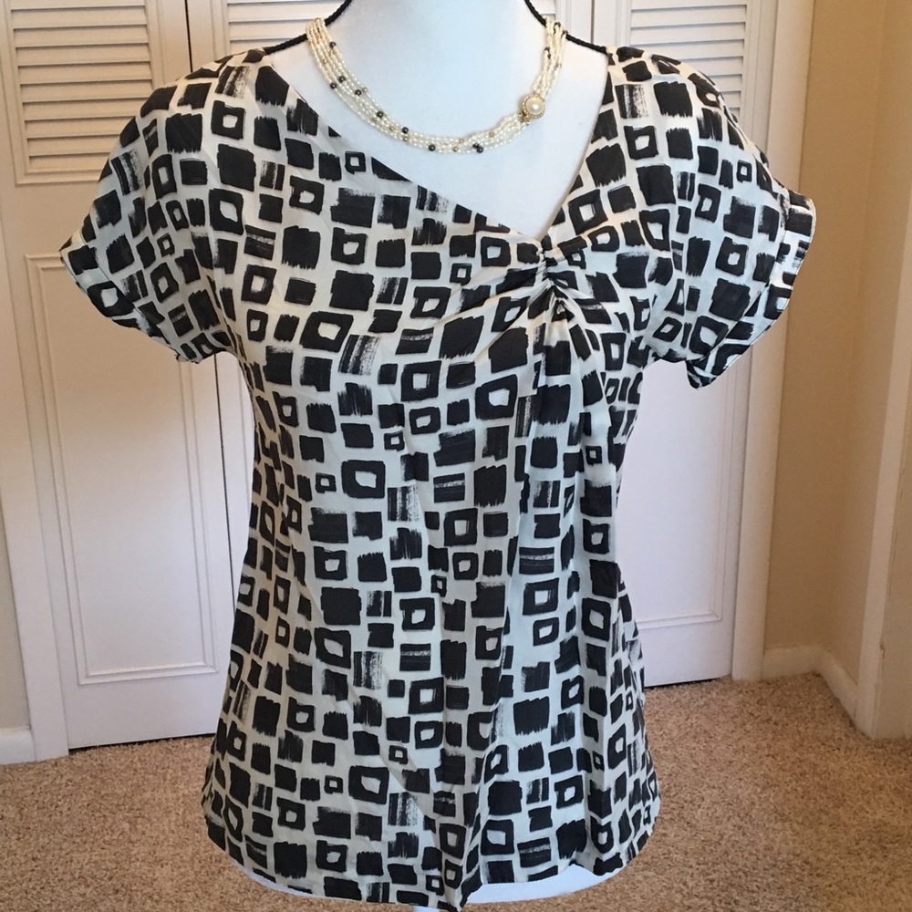🖤 adorable black and white blouse by Michael Kors